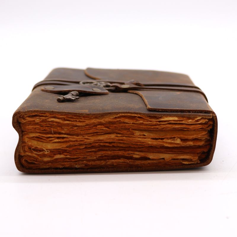 Oiled Leather & Key - 200 pages deckle-edged - 5x7"