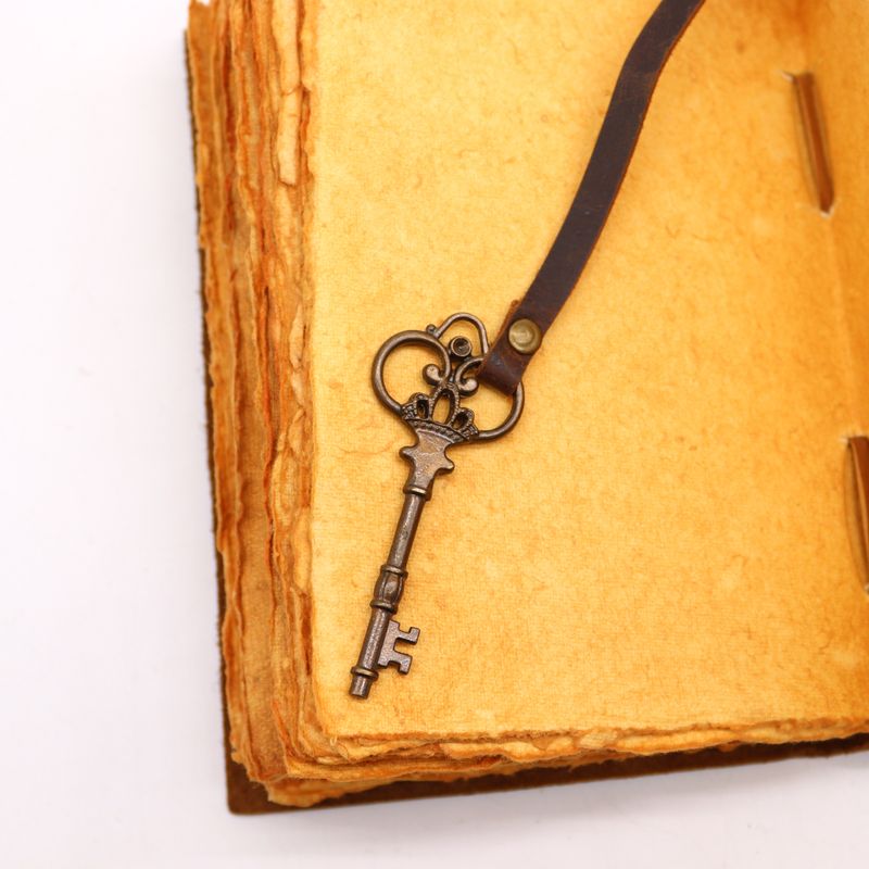 Oiled Leather & Key - 200 pages deckle-edged - 5x7"