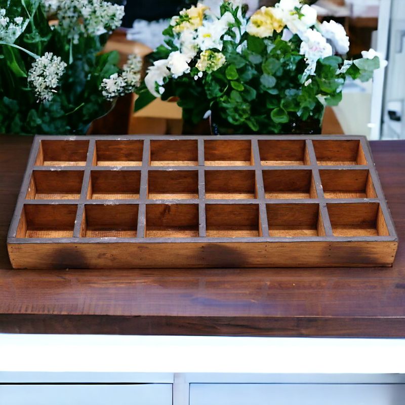 Display Tray - 18 Compartments