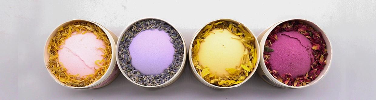 Aromatherapy Set: Bath Bomb, Himalayan Bath Salt and Flowers
