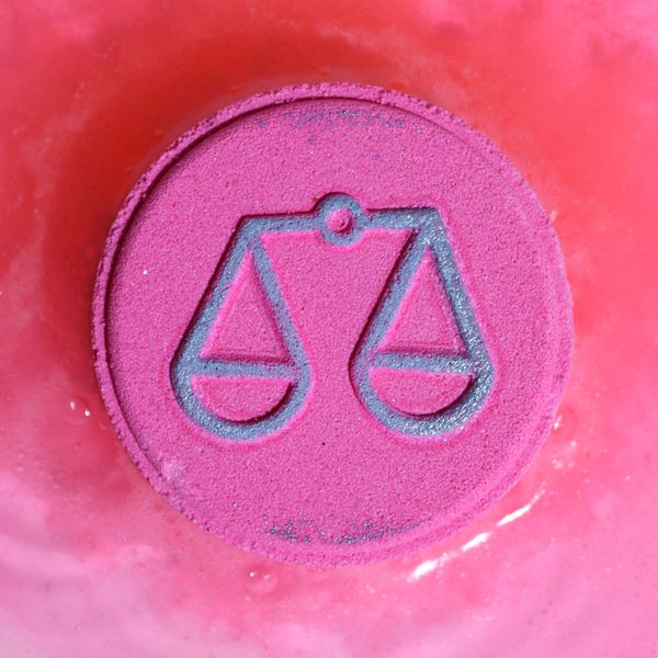 Box of 2 Zodiac Bath Fizzers with Horoscope - Libra