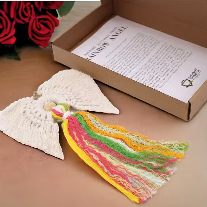 Hati-Hati Makramee-Engel in Geschenkbox