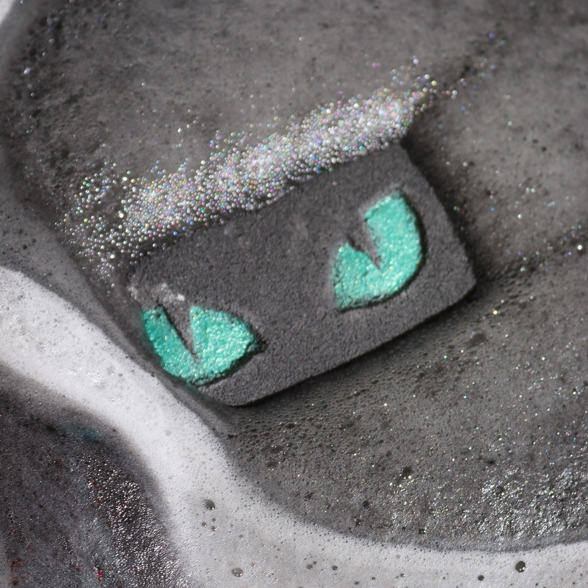 Cat's Eyes bath bomb