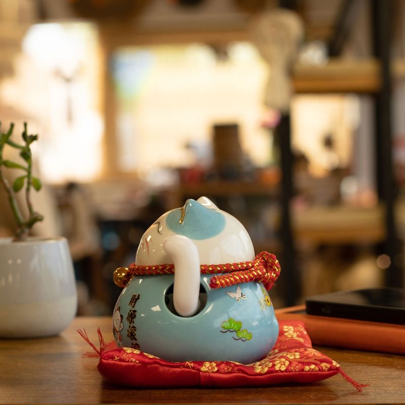 Ceramic Money Cat Moving Hand - Blue on Cushion (battery not included)