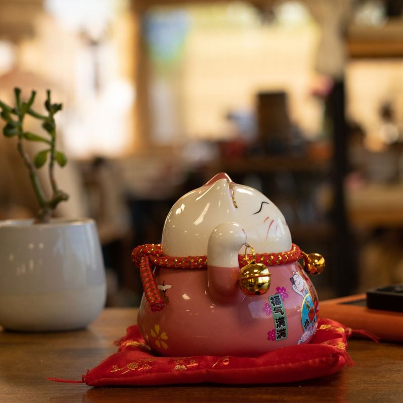 Ceramic Money Cat Moving Hand - Pink on Cushion (battery not included)