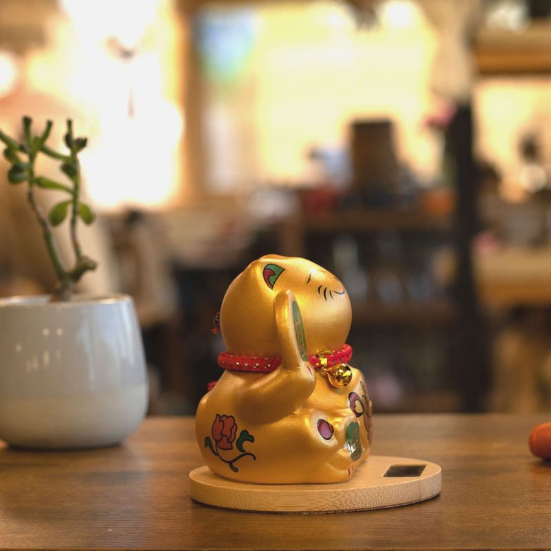 Solar Money Cat Wooden Base - Gold moving Hand
