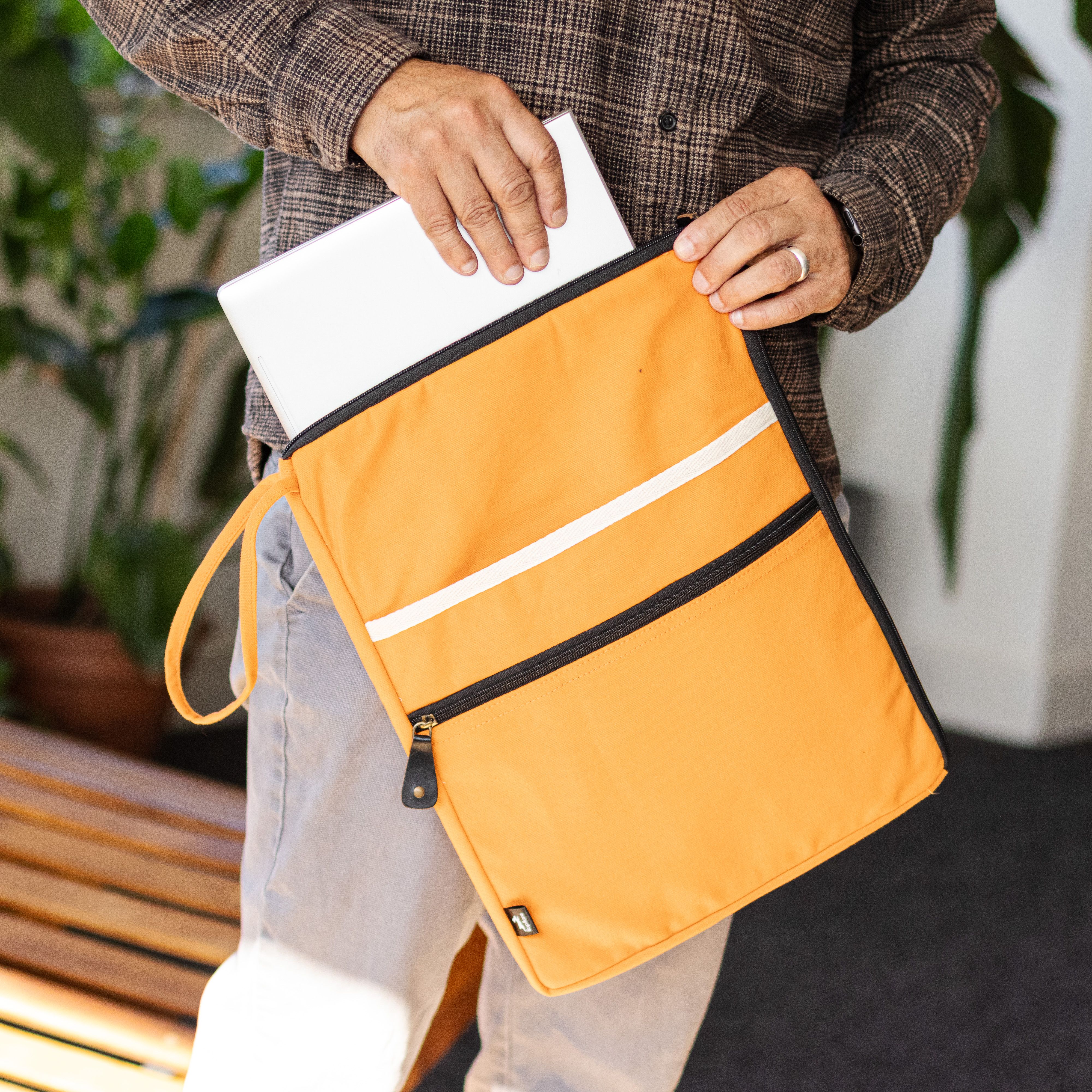 Laptop & Tablet Pouches