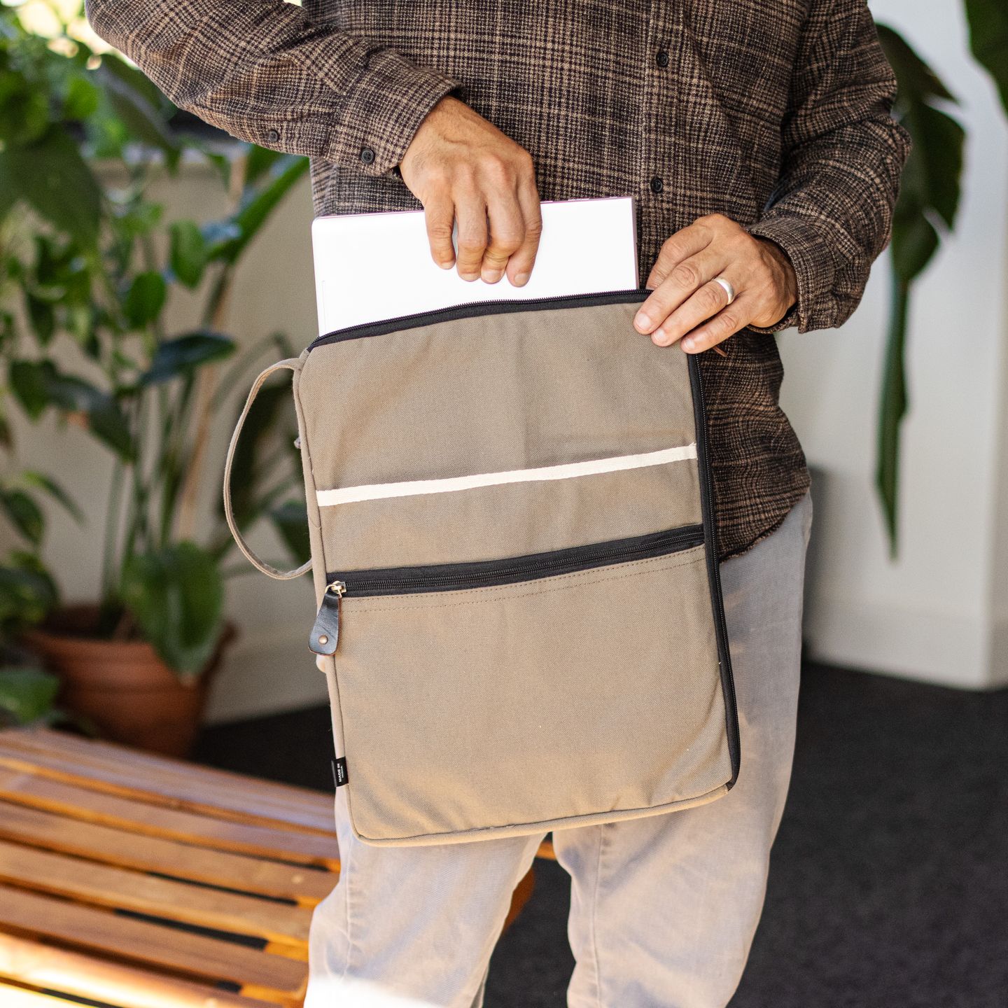 Laptop & Tablet Pouches