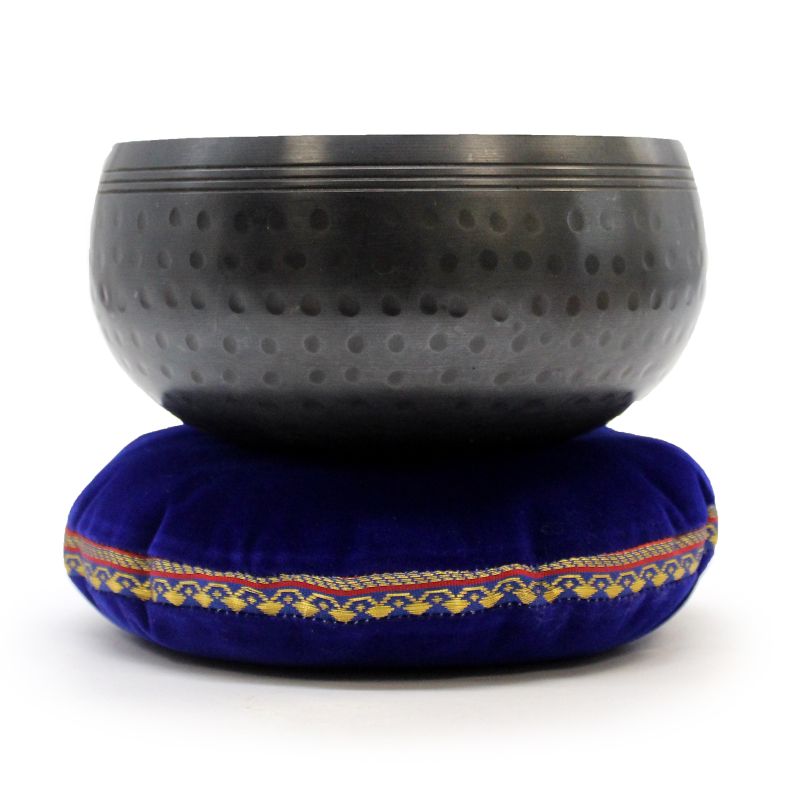 Med Black Beaten Bowl - 15cm