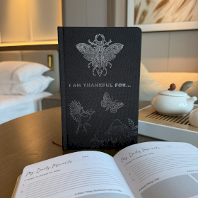 Black Gratitude Journal - 120 pages - I am Thankful For with  Silver Lining