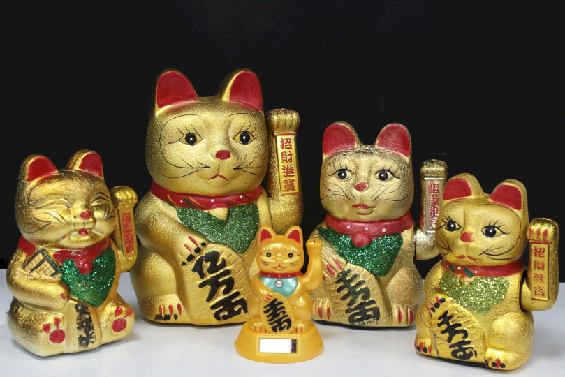 Chinese Lucky Waving Cats